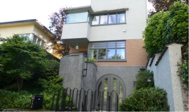 Gilles-Carnoy-facade-maison-familiale-moderniste-rue-du-Pinson-Watermael-Boitsfort