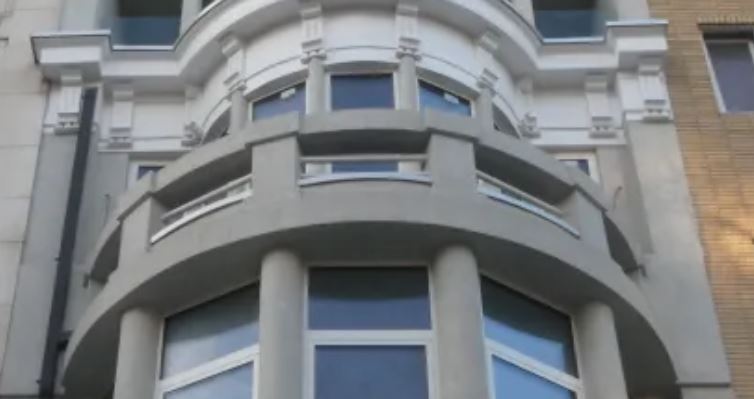 Carnoy-photo-detail-facade-boulevard-general-jacques-ixelles
