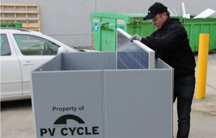Christophe-Haveaux-bac-de-collecte-de-panneaux-photovoltaiques-demontes