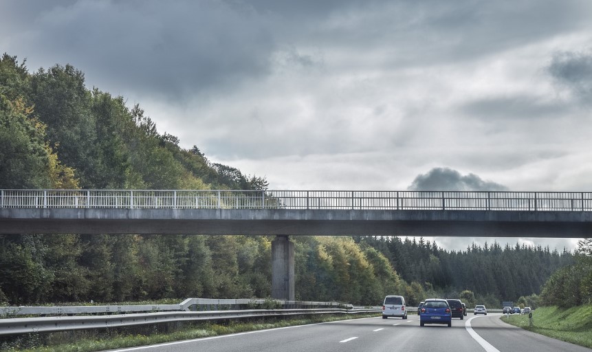 Buildwise-garde-corps-pont-sur-autoroute-illustration-pretexte